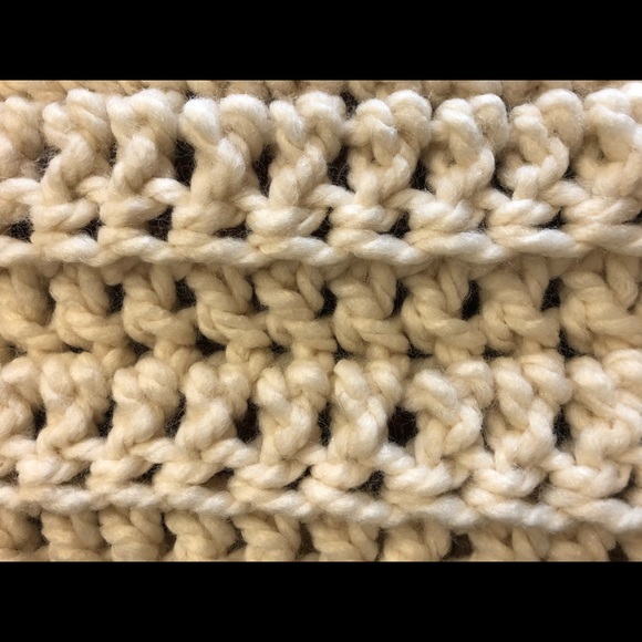 ⭐️Host Pick ⭐️ Handmade 🇨🇦 Crochet Blanket - Brand New - Picture 3 of 8